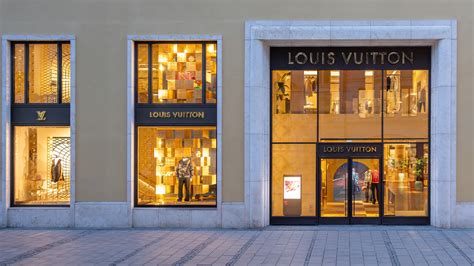 louis vuitton münchen maximilianstr öffnungszeiten|Louis Vuitton residenzpost münchen.